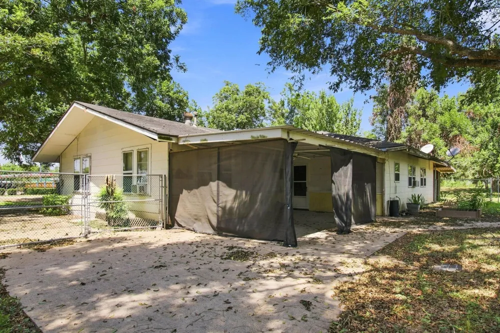 817 Masonic Oak Drive Brazoria, TX 77422