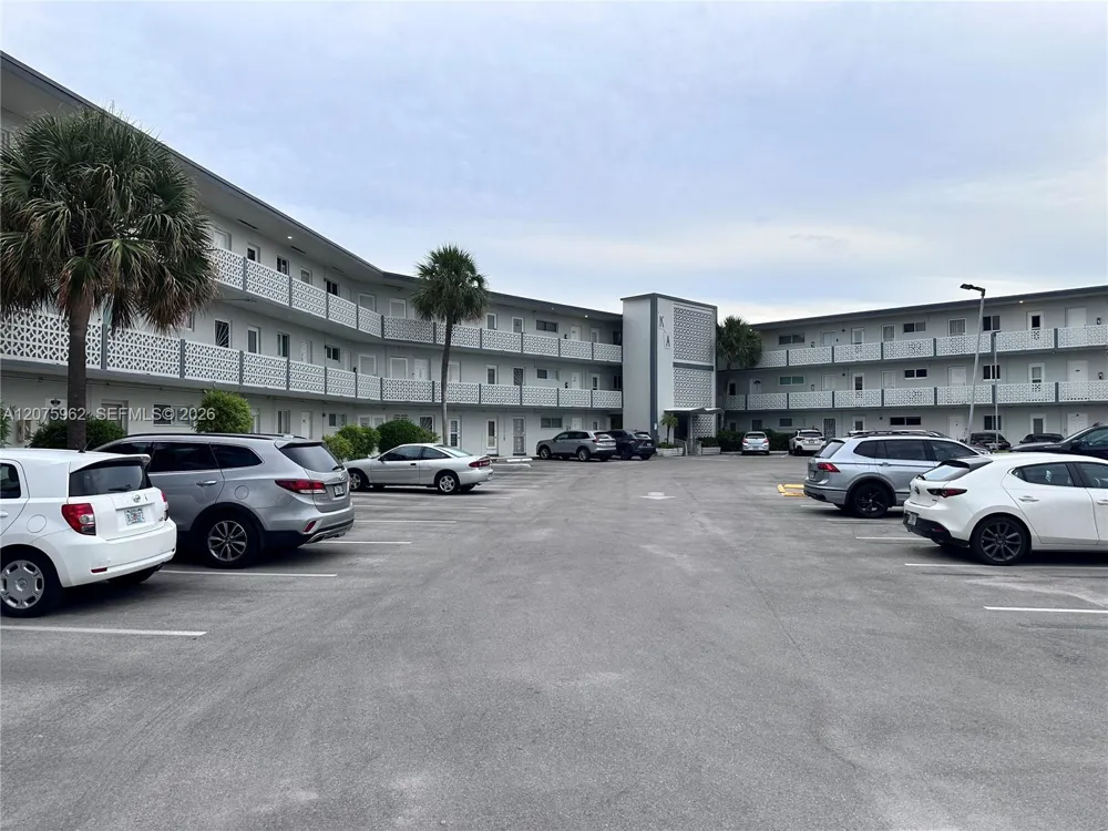 13105 Ixora Ct #112 North Miami, FL 33181