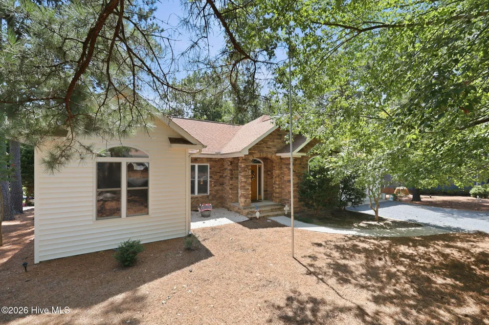 104 Fox Run Court West End, NC 27376
