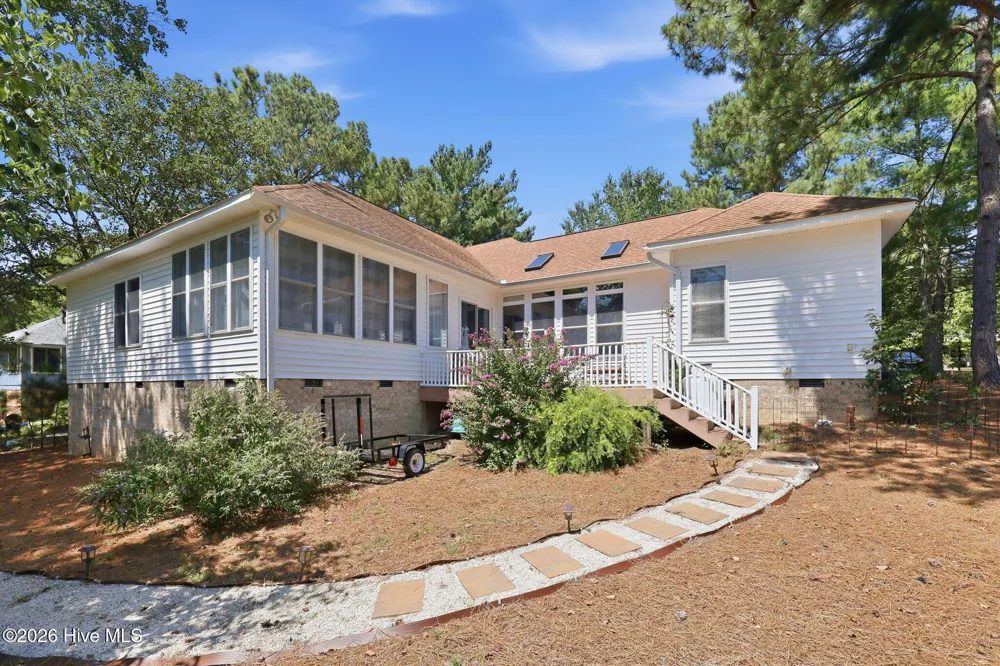 104 Fox Run Court West End, NC 27376