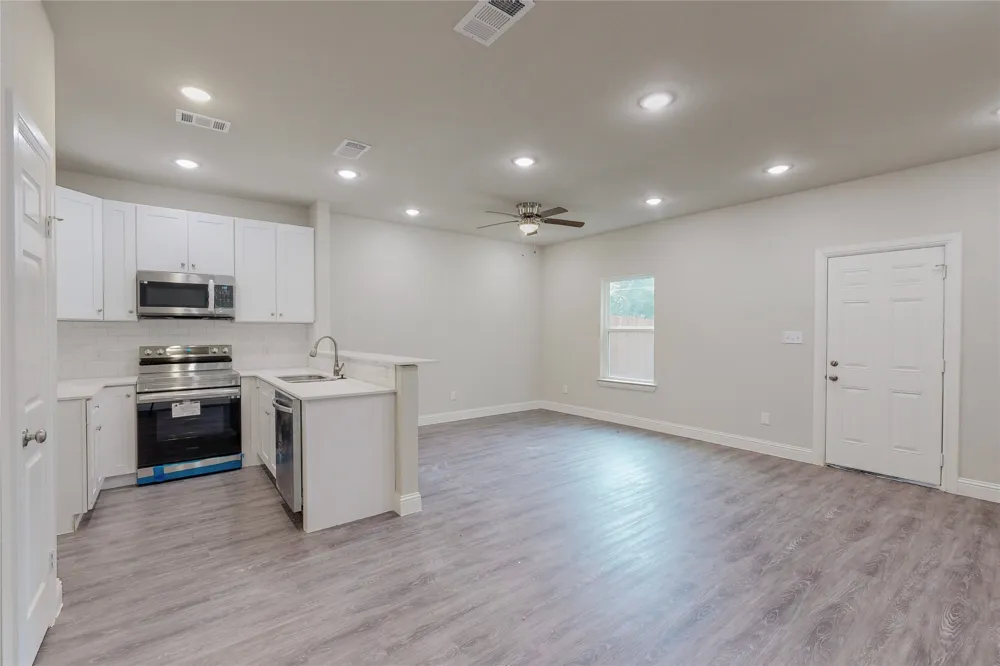 618 W Sears Street Denison, TX 75020
