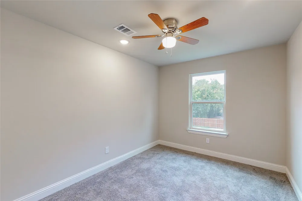 618 W Sears Street Denison, TX 75020