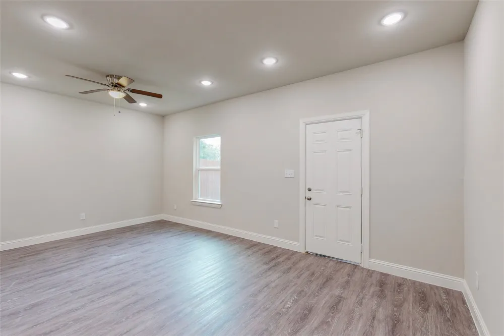 618 W Sears Street Denison, TX 75020