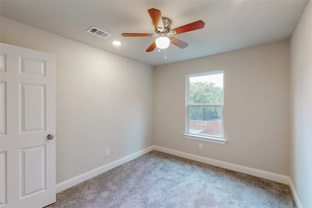 618 W Sears Street Denison, TX 75020
