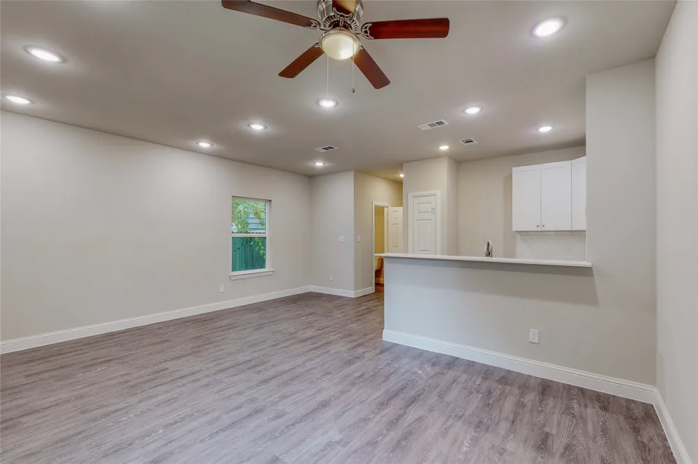 618 W Sears Street Denison, TX 75020