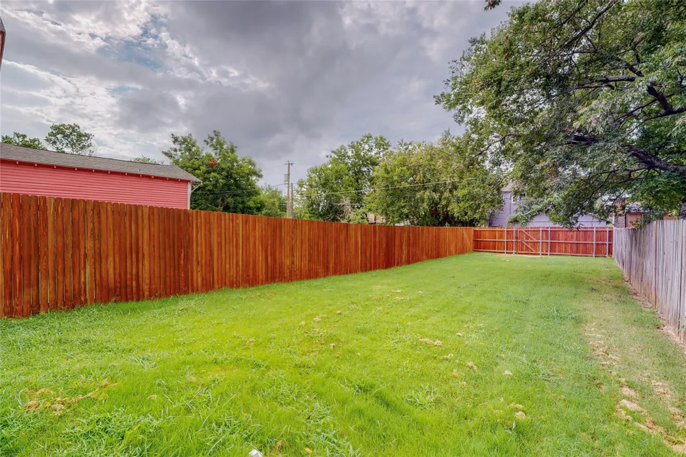 618 W Sears Street Denison, TX 75020
