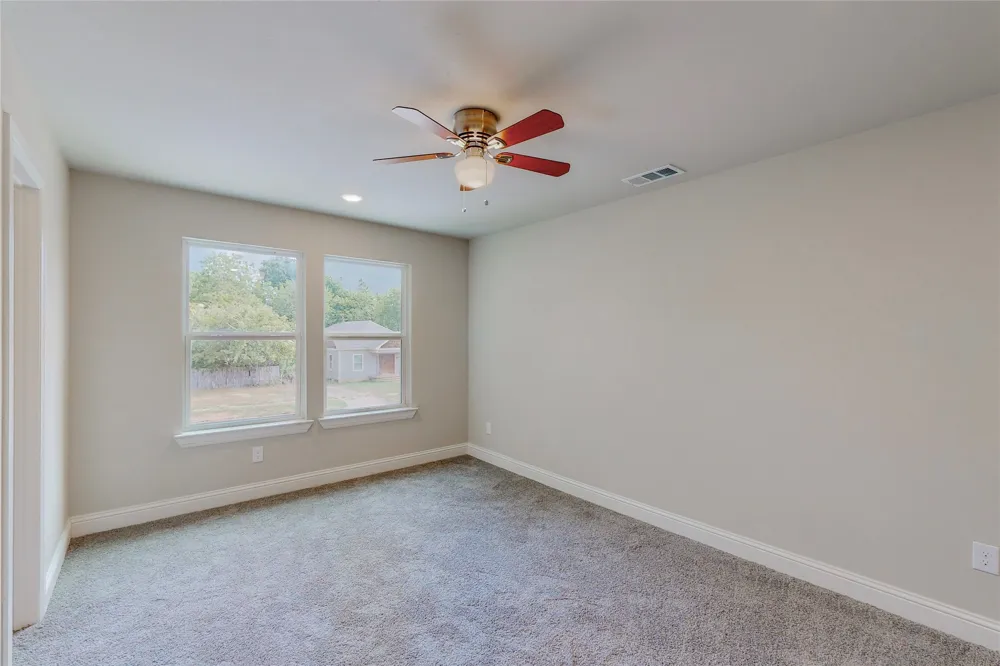 618 W Sears Street Denison, TX 75020