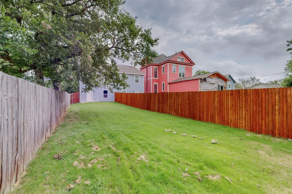 618 W Sears Street Denison, TX 75020