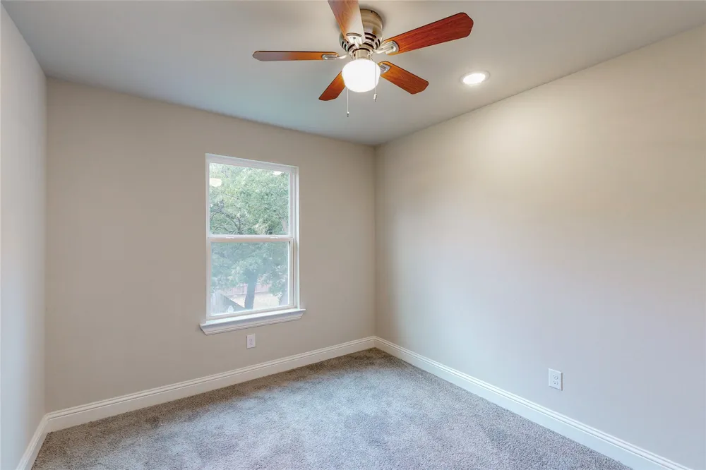 618 W Sears Street Denison, TX 75020