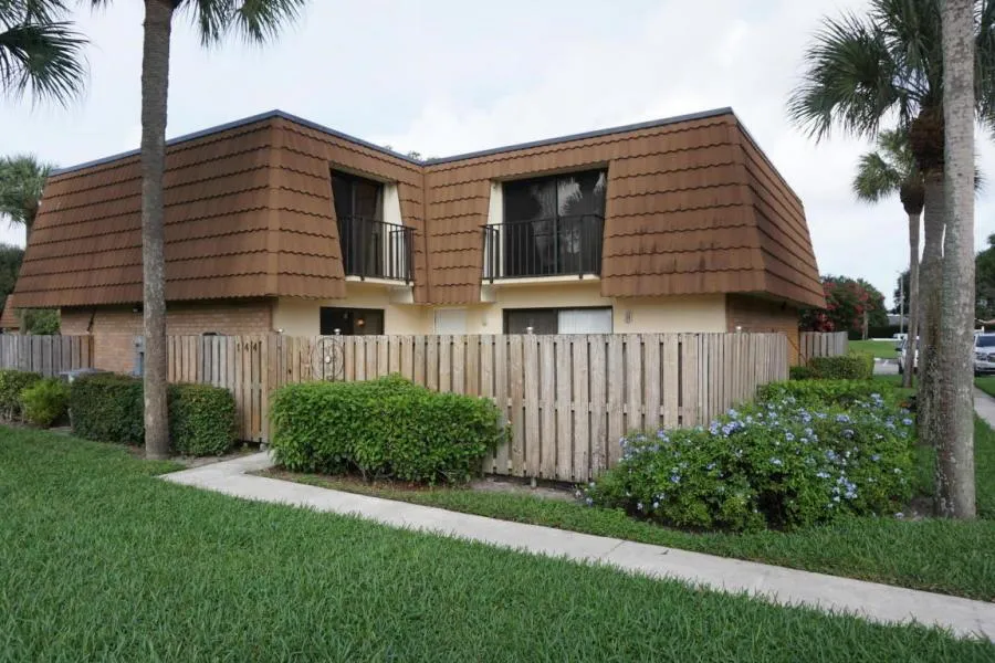 102 Heritage Way West Palm Beach, FL 33407