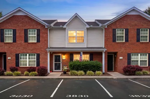 3830 Chippewa Pl