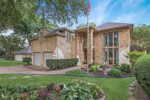 1814 Lakeshore Court