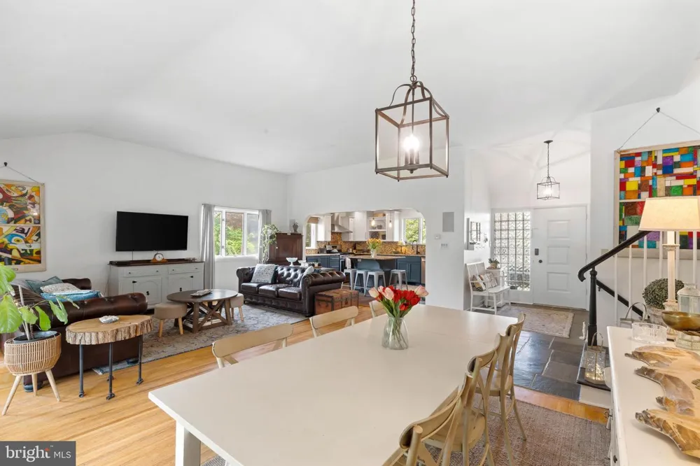 1011 MT PLEASANT WAY Cherry Hill, NJ 08034