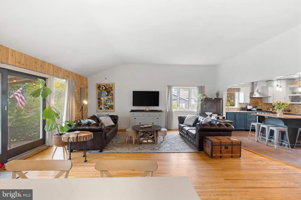 1011 MT PLEASANT WAY Cherry Hill, NJ 08034