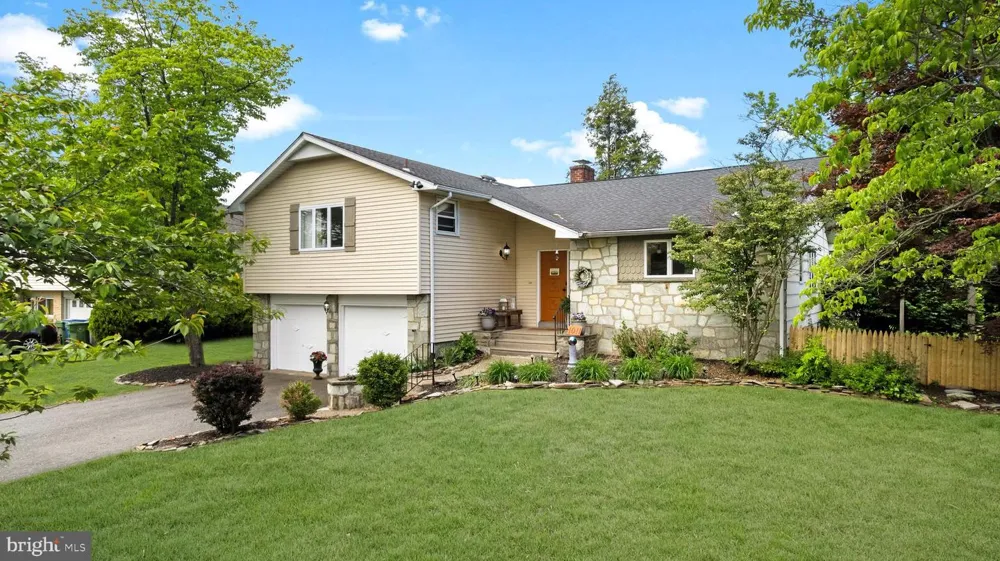 1011 MT PLEASANT WAY Cherry Hill, NJ 08034