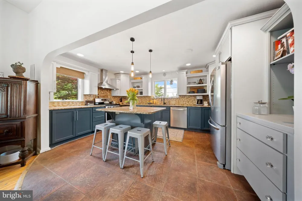 1011 MT PLEASANT WAY Cherry Hill, NJ 08034