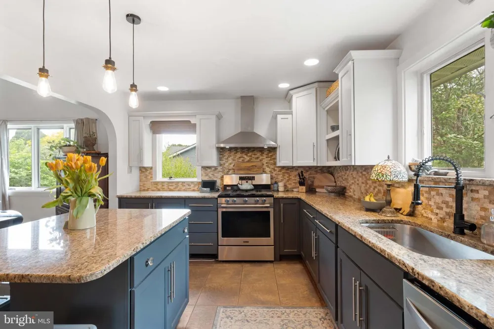 1011 MT PLEASANT WAY Cherry Hill, NJ 08034