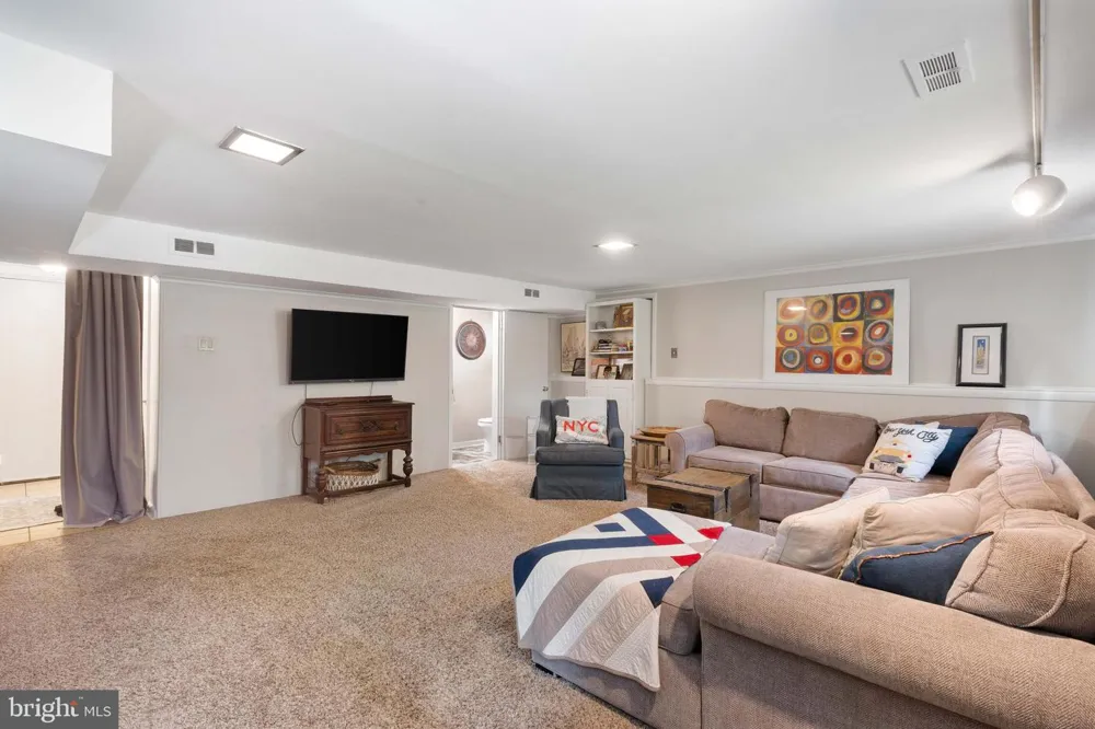 1011 MT PLEASANT WAY Cherry Hill, NJ 08034