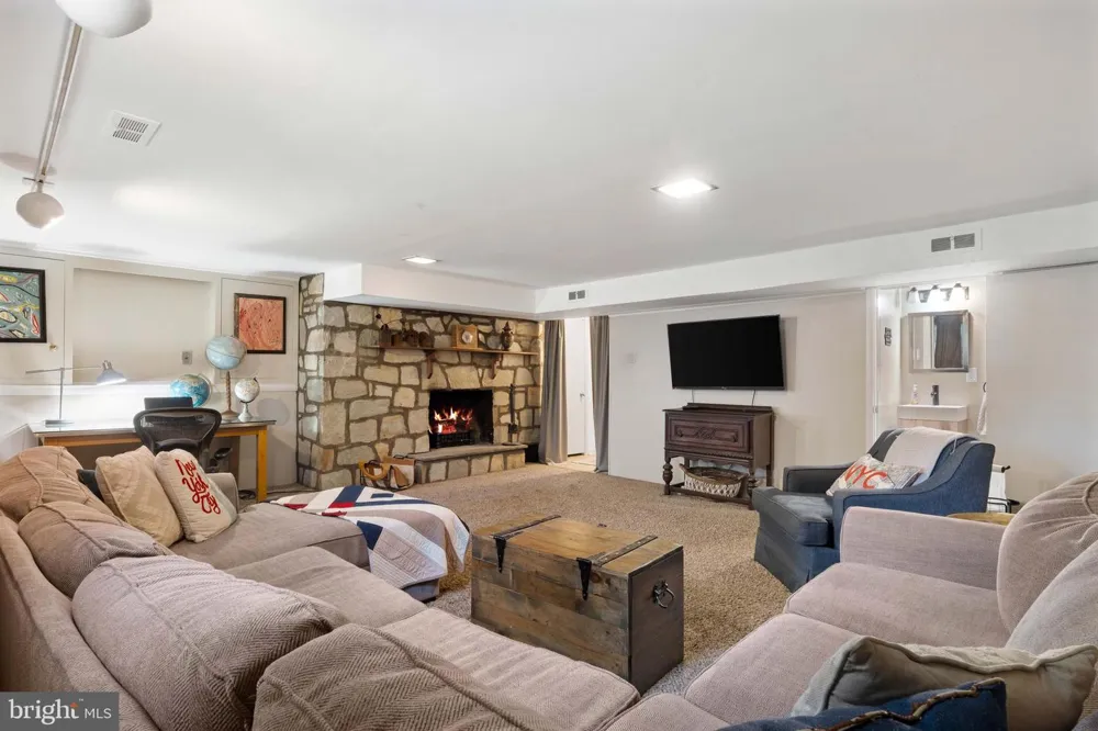 1011 MT PLEASANT WAY Cherry Hill, NJ 08034