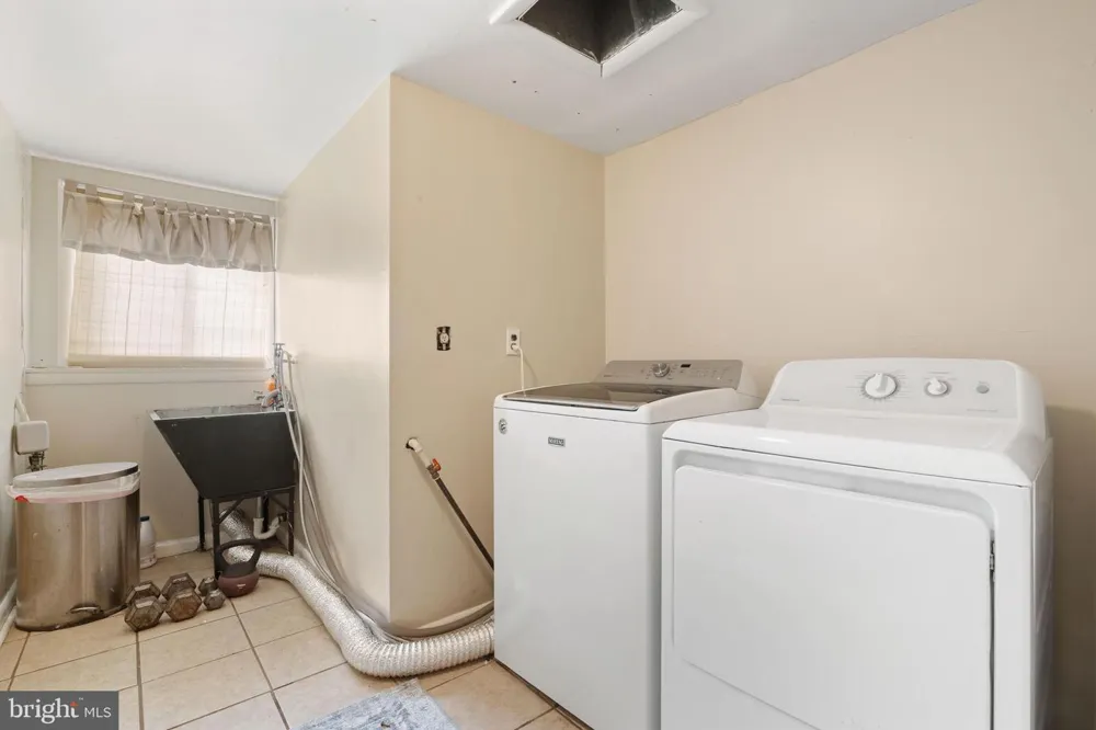 1011 MT PLEASANT WAY Cherry Hill, NJ 08034