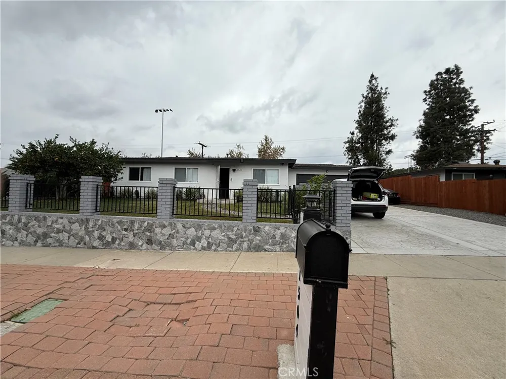 1504 Eucalyptus Highland, CA 92346