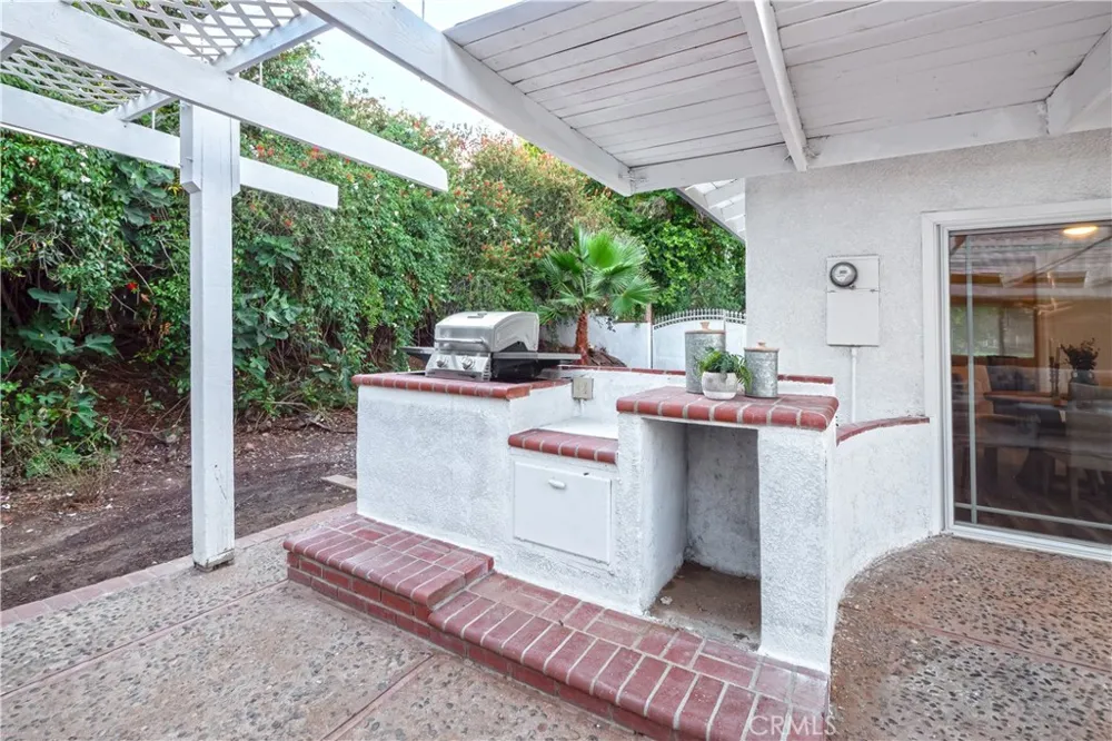 2350 Shadow Hill Drive Riverside, CA 92506