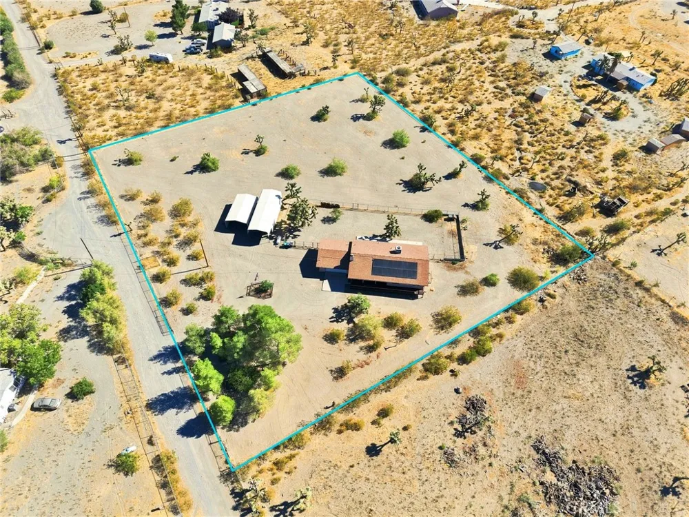 11575 El Esteban Phelan, CA 92371