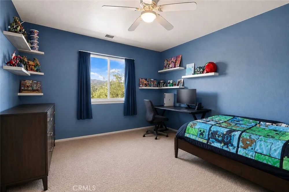 11575 El Esteban Phelan, CA 92371