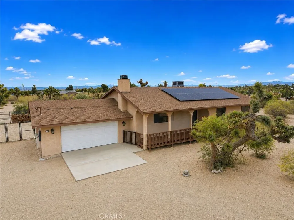 11575 El Esteban Phelan, CA 92371