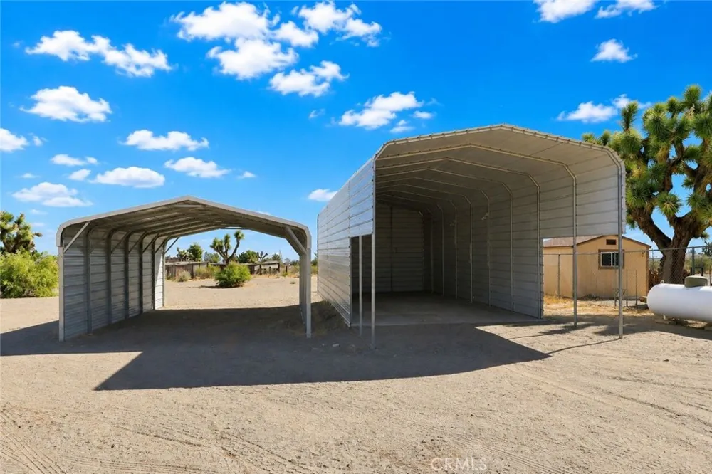 11575 El Esteban Phelan, CA 92371