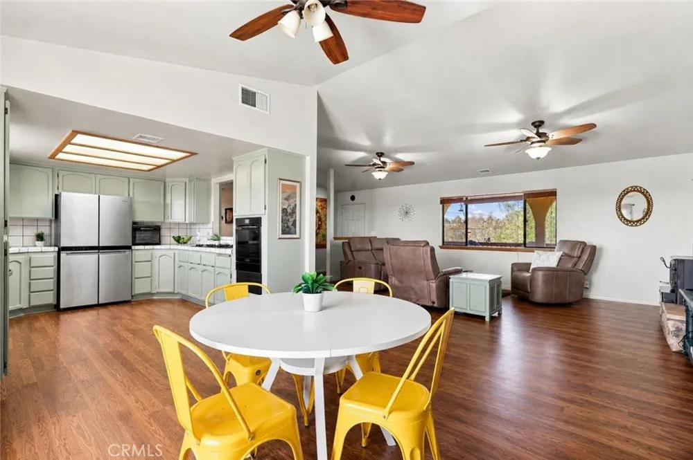11575 El Esteban Phelan, CA 92371