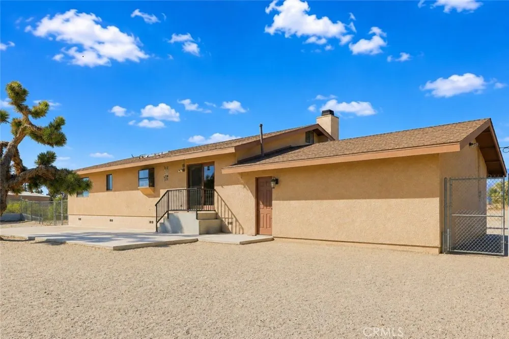 11575 El Esteban Phelan, CA 92371