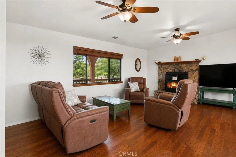 11575 El Esteban Phelan, CA 92371