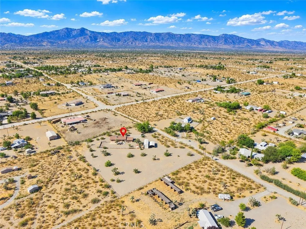 11575 El Esteban Phelan, CA 92371
