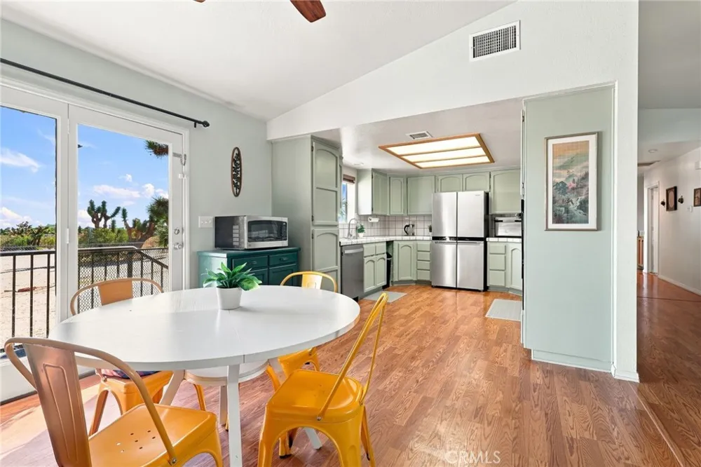 11575 El Esteban Phelan, CA 92371