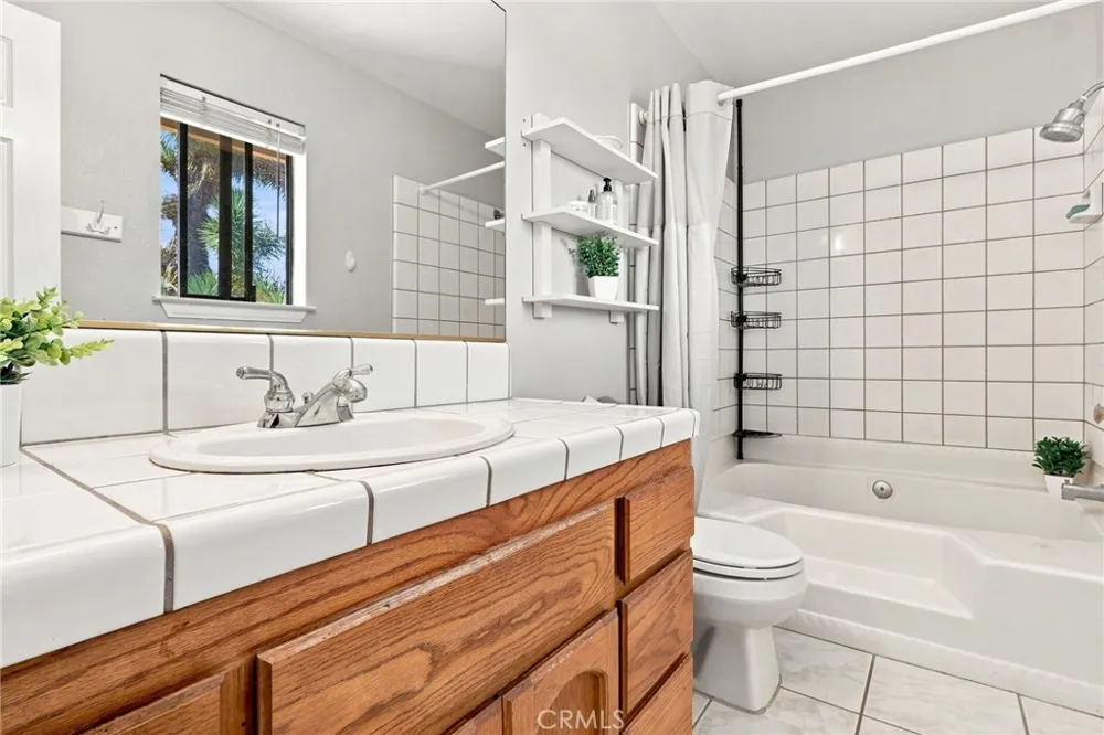 11575 El Esteban Phelan, CA 92371