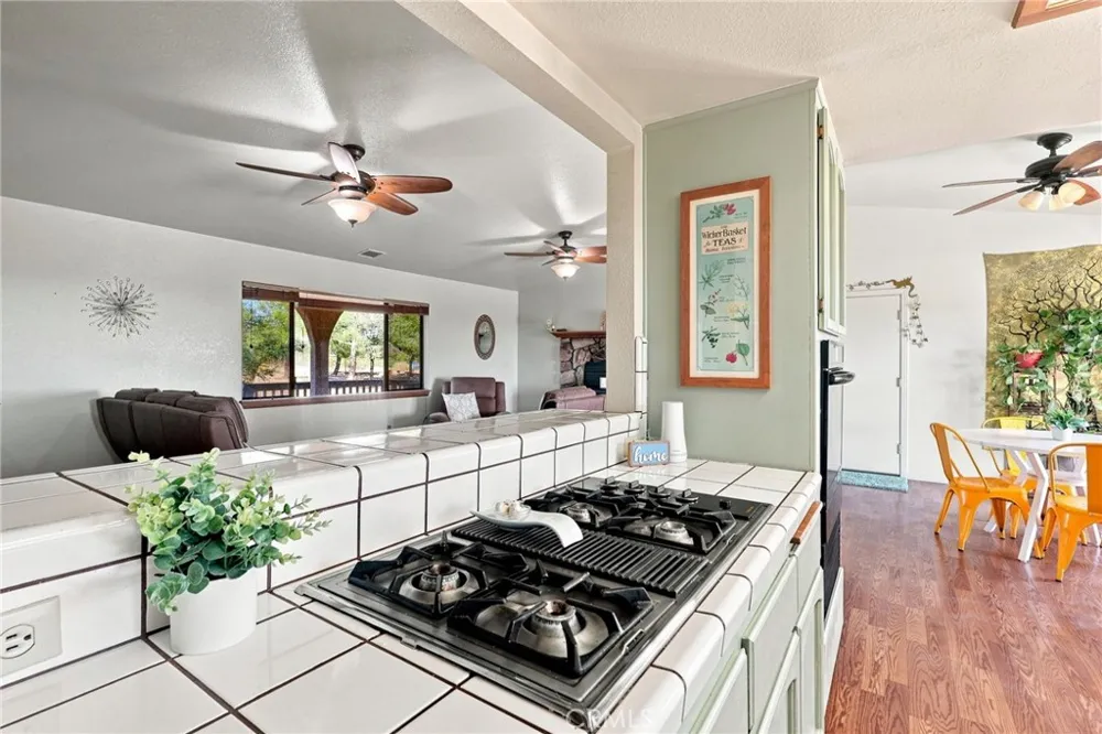 11575 El Esteban Phelan, CA 92371
