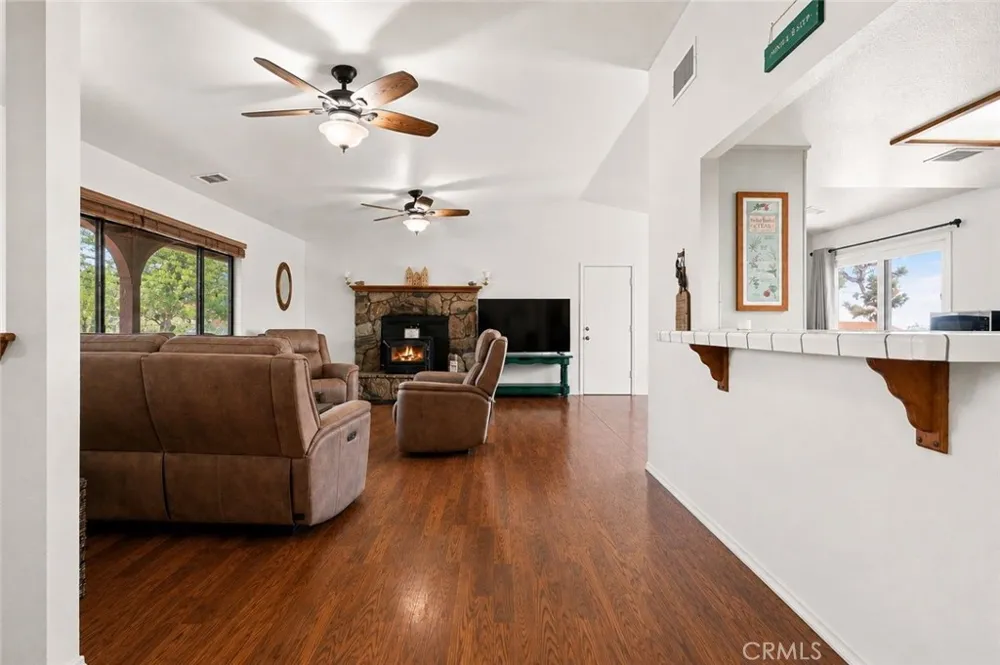 11575 El Esteban Phelan, CA 92371