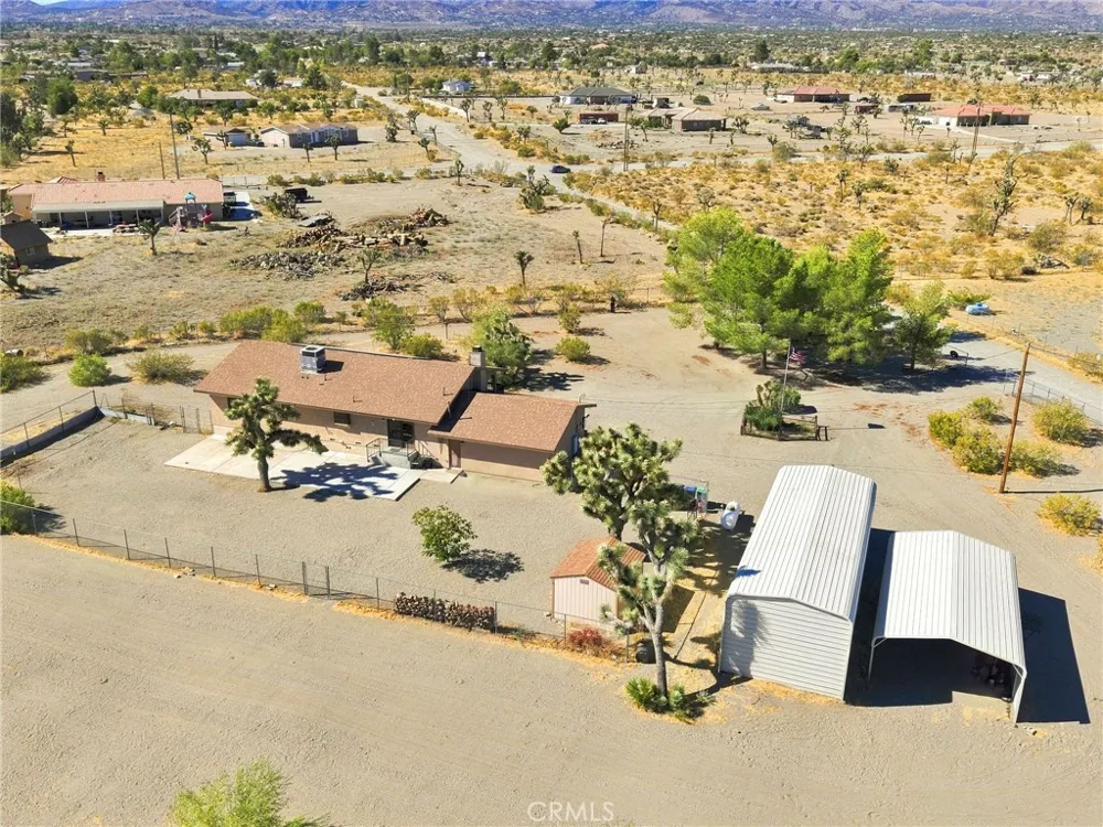 11575 El Esteban Phelan, CA 92371