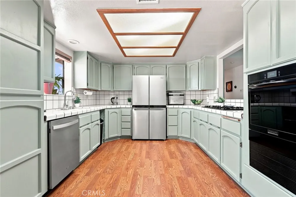 11575 El Esteban Phelan, CA 92371