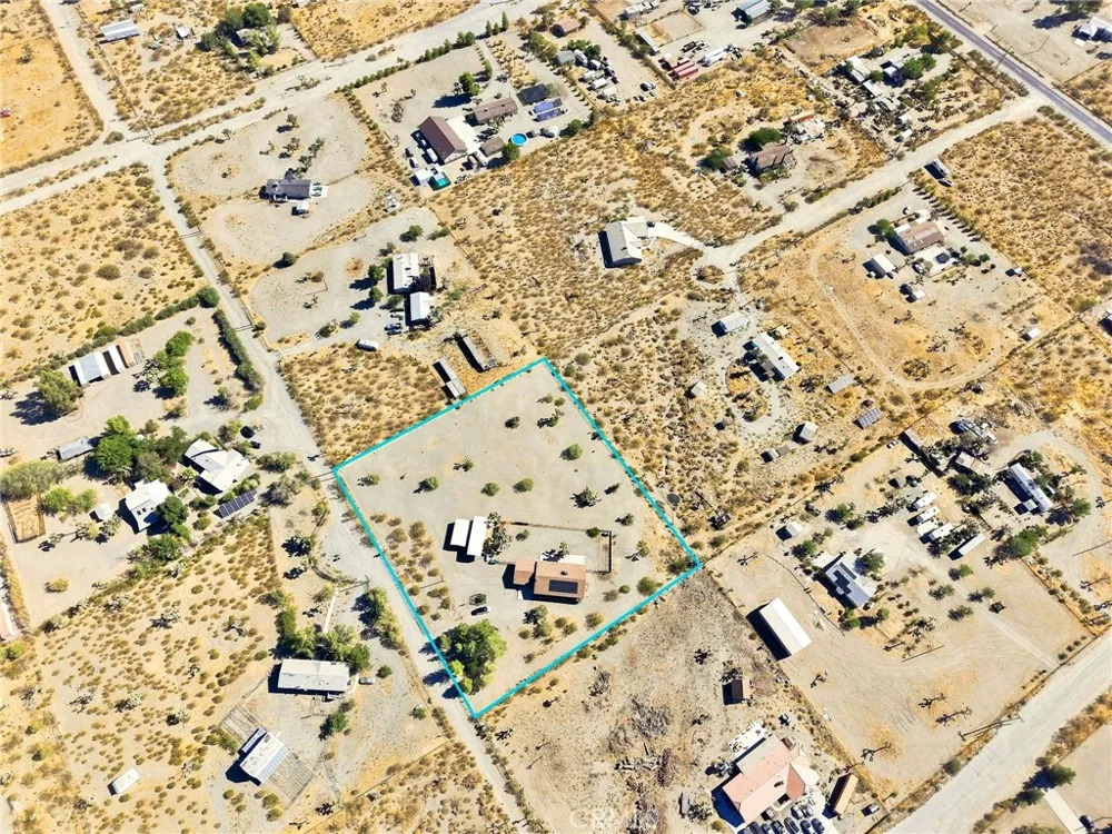 11575 El Esteban Phelan, CA 92371
