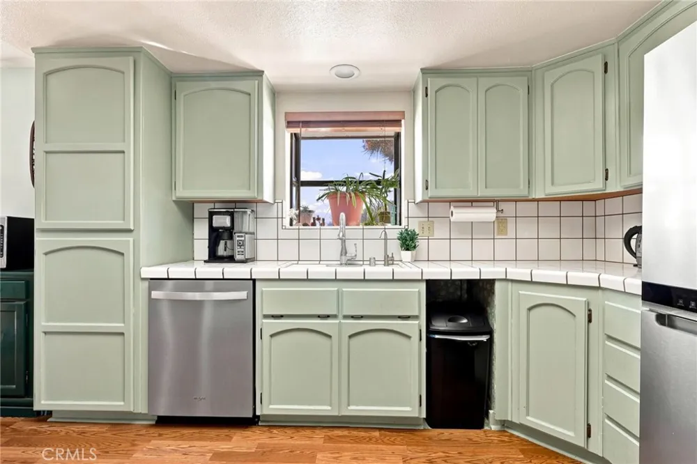 11575 El Esteban Phelan, CA 92371