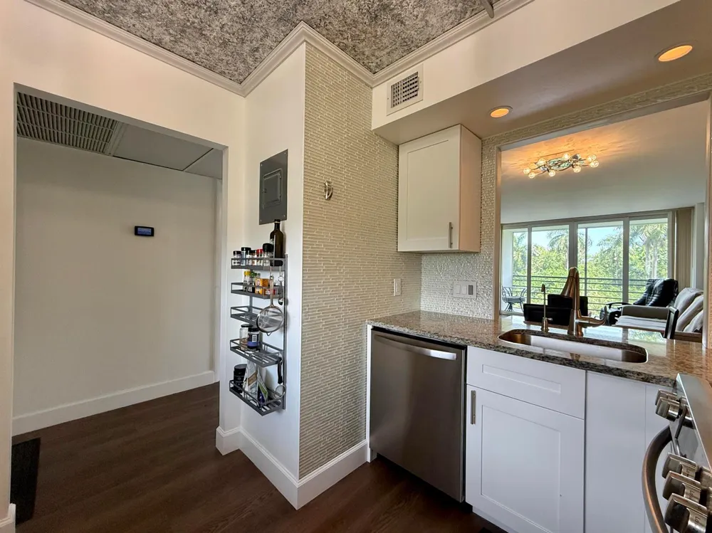 102 Royal Pk Drive #4C Oakland Park, FL 33309