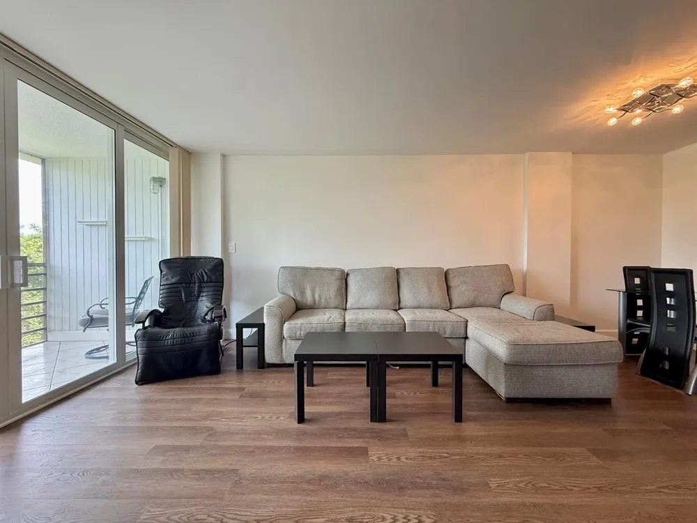 102 Royal Pk Drive #4C Oakland Park, FL 33309