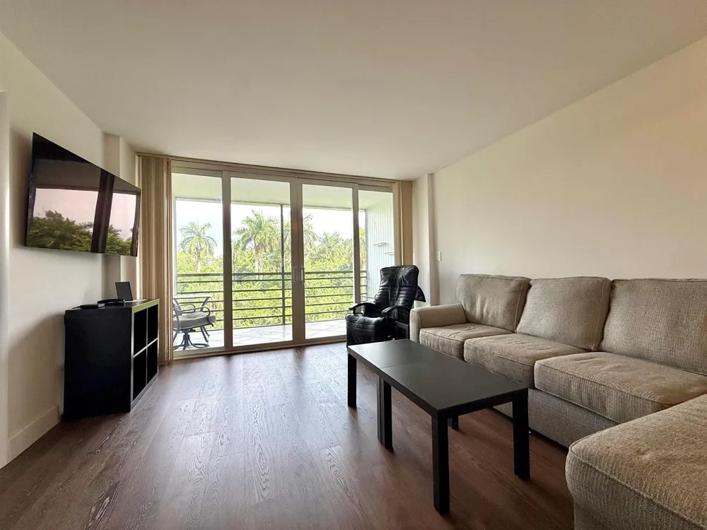 102 Royal Pk Drive #4C Oakland Park, FL 33309