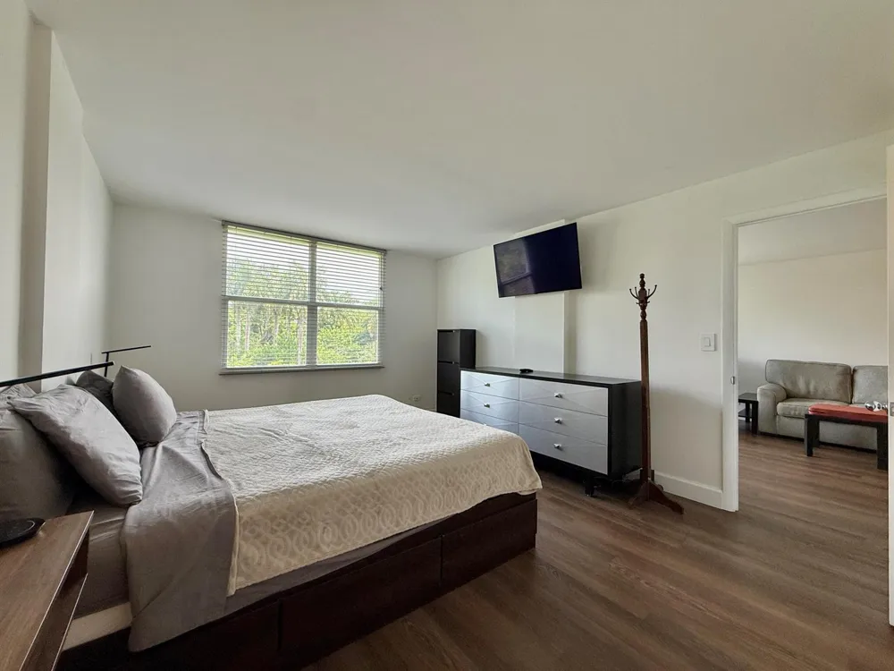 102 Royal Pk Drive #4C Oakland Park, FL 33309