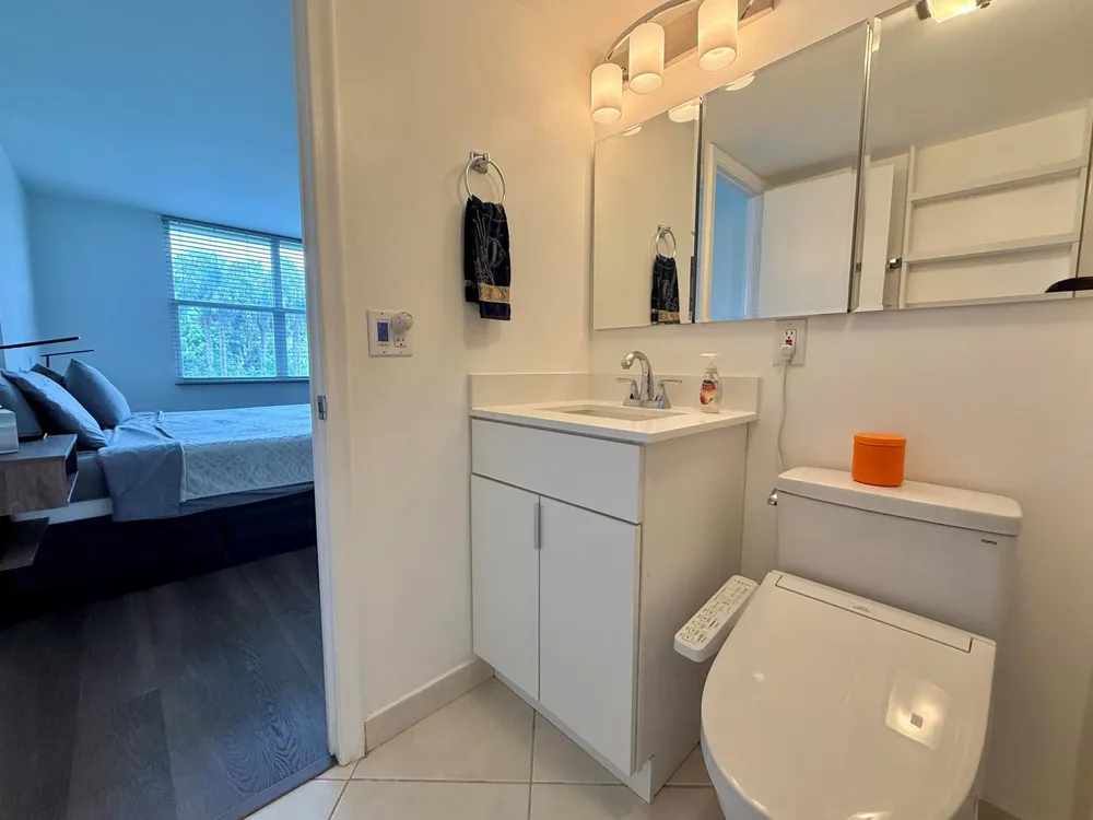 102 Royal Pk Drive #4C Oakland Park, FL 33309