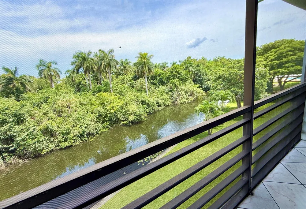 102 Royal Pk Drive #4C Oakland Park, FL 33309