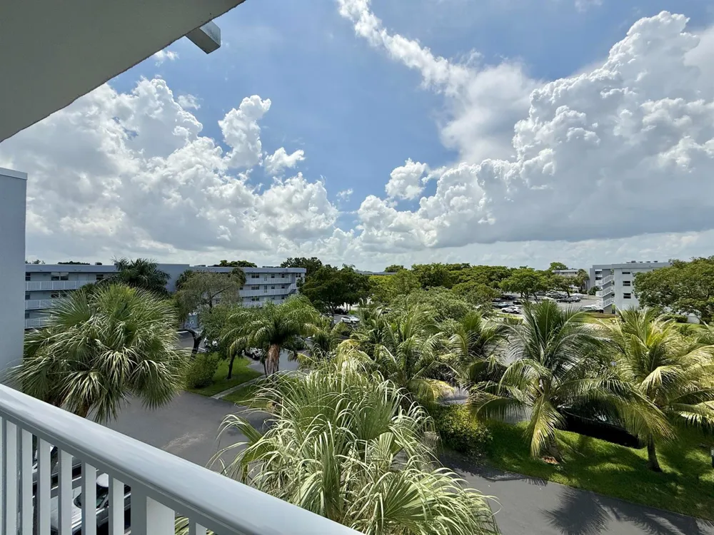 102 Royal Pk Drive #4C Oakland Park, FL 33309
