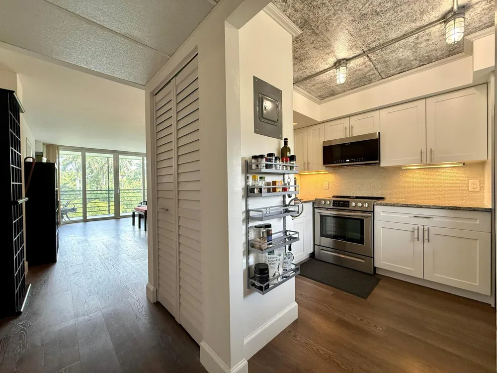 102 Royal Pk Drive #4C Oakland Park, FL 33309